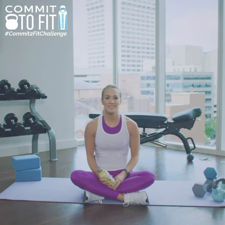 キャリー・アンダーウッドのインスタグラム：「January is the perfect month to refresh so we’re kicking off the #Commit2FitChallenge with @DrinkBODYARMOR LYTE and giving you the chance to win AWESOME prizes!    Here’s how you can get in on this:  1️⃣ Post about how you’re committing to fit!  2️⃣ Follow, mention and tag @DrinkBODYARMOR.  3️⃣ Use the hashtag #Commit2FitChallenge   **BONUS: If you have a BODYARMOR LYTE in your post!」