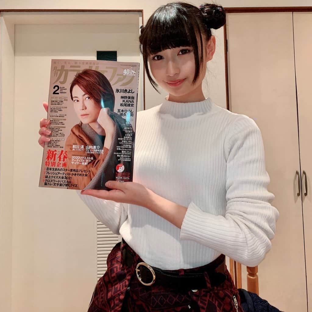 望月琉叶さんのインスタグラム写真 - (望月琉叶Instagram)「音楽雑誌「カラオケファン」2月号 望月琉叶が掲載されております！ なんと本巻では私、望月琉叶の色紙プレゼント(抽選)も！  ※応募方法「◯◯◯の色紙」(◯◯◯は歌手名)と明記の上、巻末のはがきでご応募ください(郵便はがきは不可)。締切は2021年1月15日(当日必着)。当選者は4月号で発表致します。  #Japaneseidol #Japanesegirl #アイドル #黒髪ロング #生足 #生脚 #美脚 #美肌ケア #idol #singer #演歌 #演歌歌手 #japan #日本 #東京 #Tokyo #大阪 #Osaka #名古屋 #Nagoya #インドネシア #Indonesia #タイ #Thailand #ファッション #ありがとう #kawaii #可愛い #グラビア」1月14日 2時15分 - luca_mochizuki