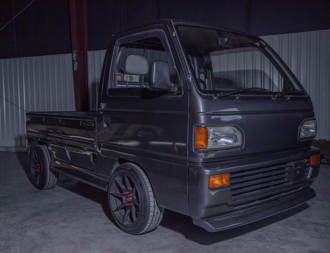 スティーブのインスタグラム：「Just wait to see what I got planned for the POV Kei truck!! Anybody wanna guess?? これから軽トラの改造スタート！スティーブ的視点号　‼️ #一人旅 #軽トラ　photo by @xxpinkyphotographyxx」
