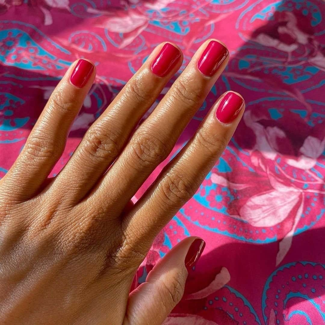 OPIさんのインスタグラム写真 - (OPIInstagram)「Tag a bestie who would love #MiamiBeet 🌺 By: @milansmanis  #40YearsofColor #opigelcolor #OPIObsessed #ColorIsTheAnswer #NOTD #NailSwag #NailsOfInstagram #NailsOnFleek #NailPolish #Nails #OPI #rednails #red #nails💅 #nailstagram」1月14日 2時28分 - opi