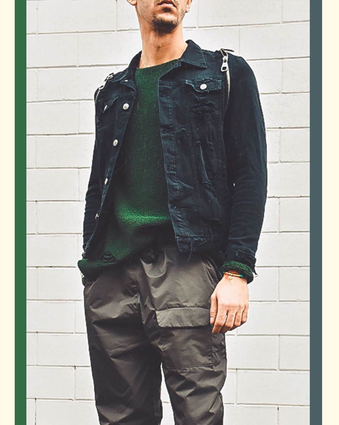 ザゴンマンのインスタグラム：「🟣 Noi ci prendiamo sempre più gusto... voi come ve la cavate con le foto street?! 📸 . . . . . #xagonman #palette #vintage #outfit #street #urban #newpost #wednesday #green #January #beyourself #italy #bologna #2021」