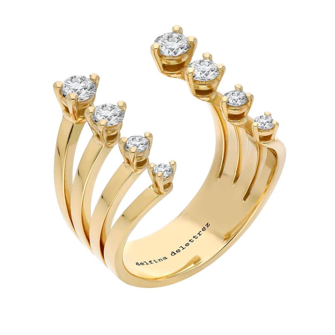 デルフィナデレトレズのインスタグラム：「New ‘Dots’ ring in 18kt gold and dégradé white diamonds is available on our E-store in yellow or white gold   #delfinadelettrez  #dotscollection」