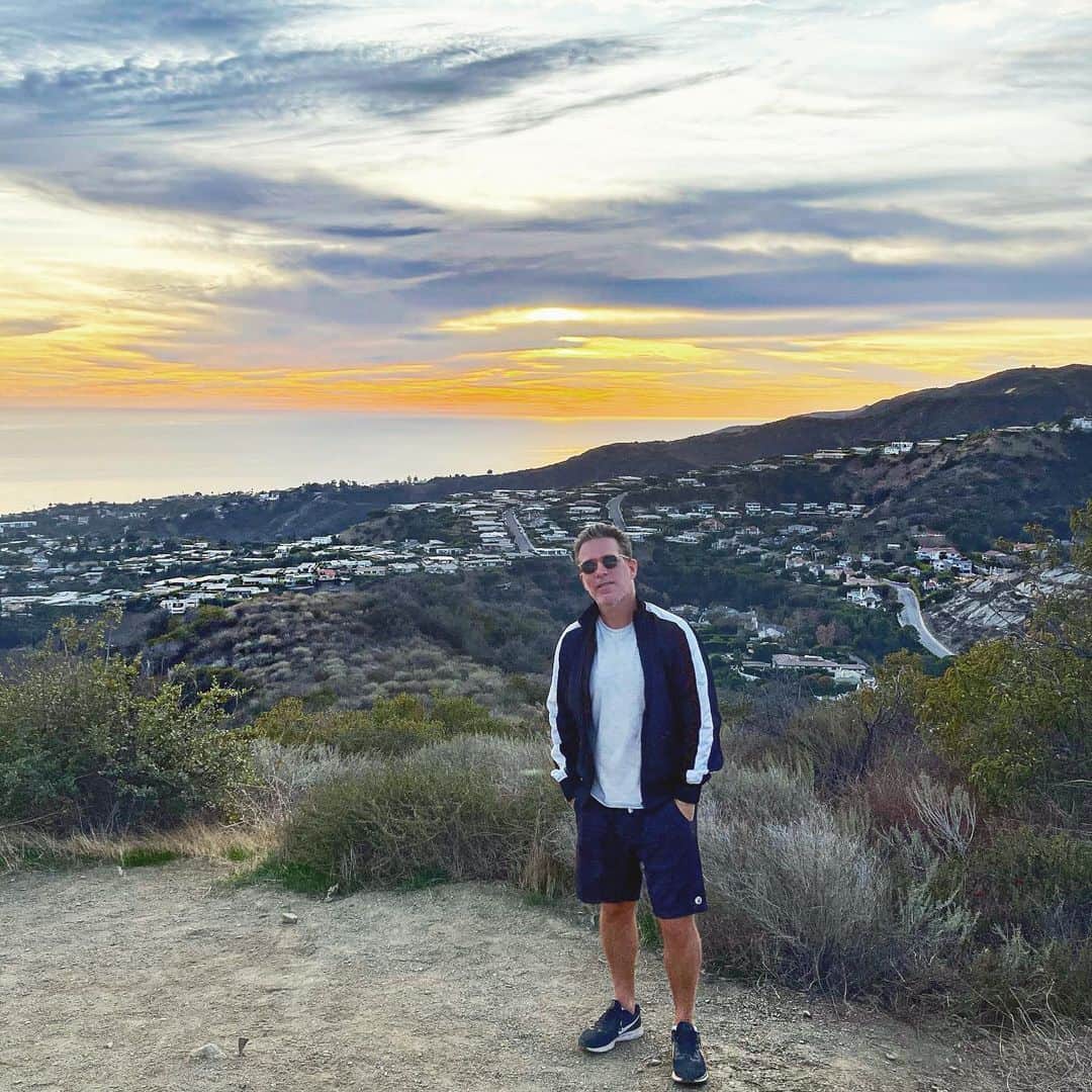 scottlippsさんのインスタグラム写真 - (scottlippsInstagram)「Took a hike here, to the top of the beautiful Temescal Canyon Park and took in the beauty of California , sending love to you all 📷 @derekkettela #hiking #la #beauty #temescalcanyon」1月14日 2時37分 - scottlipps