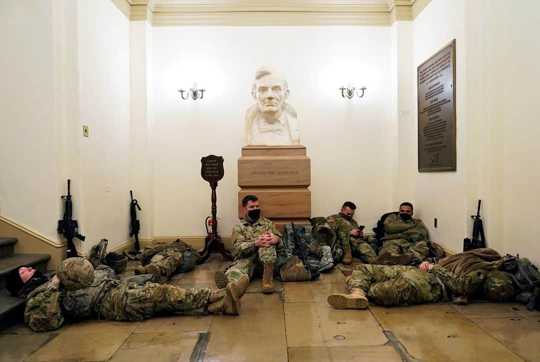 NBC Newsさんのインスタグラム写真 - (NBC NewsInstagram)「One week after insurrection at US Capitol, National Guard members sleep under plaque dedicated to troops who were quartered in the Capitol in response to Pres. Lincoln's call for volunteers during the Civil War.⁠ ⁠ 📷 Joshua Roberts / @reuters」1月14日 2時42分 - nbcnews