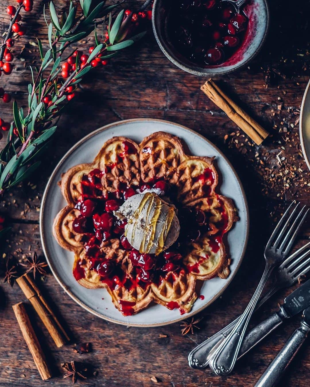 Our Food Storiesさんのインスタグラム写真 - (Our Food StoriesInstagram)「These cold and grey days call for some comfort food 🤗 Get the recipe for these delicious gluten-free waffles with homemade chai ice-cream on the blog, link is in profile. #ourfoodstories  ____ #glutenfreerecipes #glutenfreefood #glutenfri #glutenfrei #wafflerecipe #breakfastideas #onthetable #gatheringslikethese #momentslikethese #foodphotographer #foodstylist #germanfoodblogger #recipeideas」1月14日 2時47分 - _foodstories_