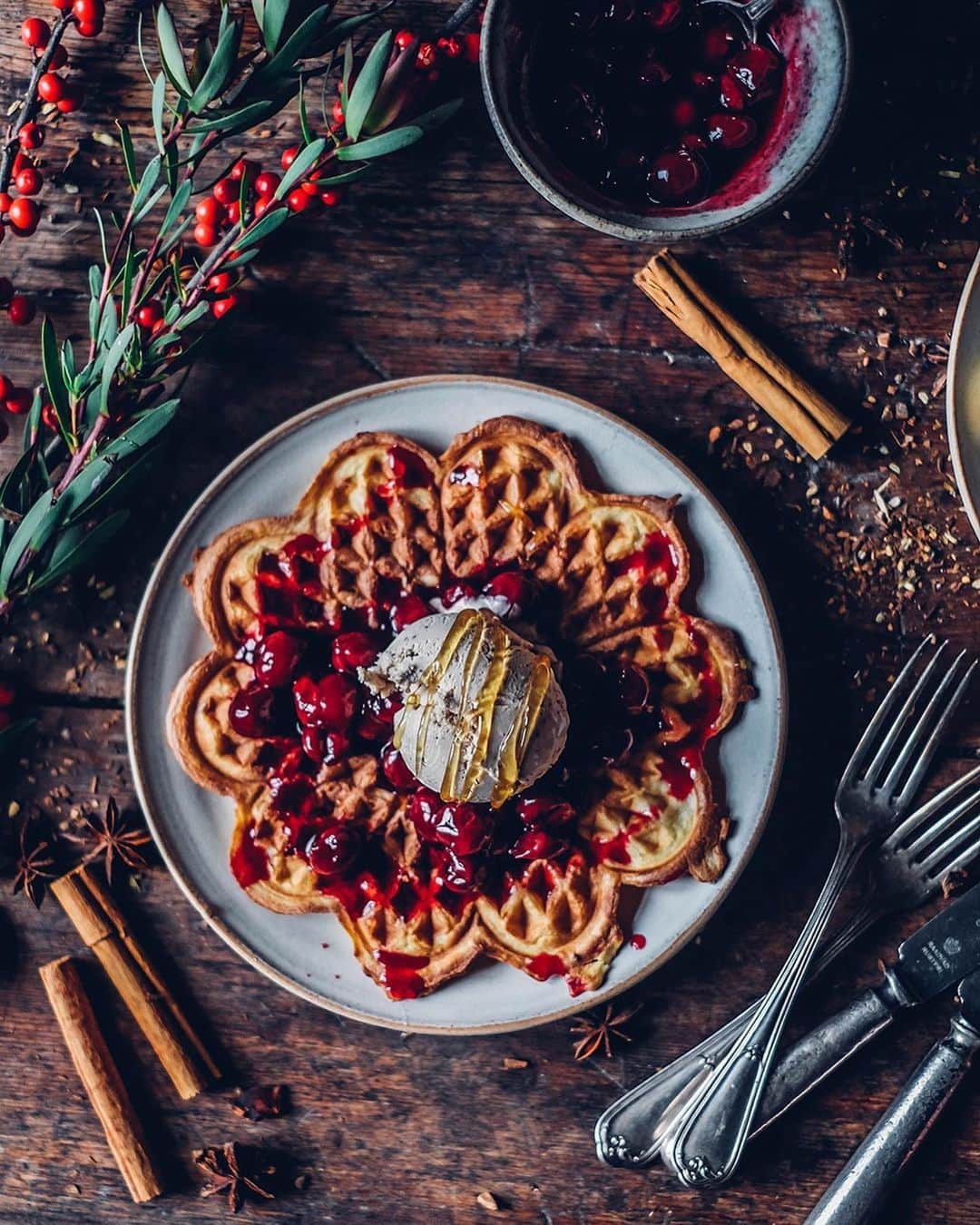 Our Food Storiesのインスタグラム：「These cold and grey days call for some comfort food 🤗 Get the recipe for these delicious gluten-free waffles with homemade chai ice-cream on the blog, link is in profile. #ourfoodstories  ____ #glutenfreerecipes #glutenfreefood #glutenfri #glutenfrei #wafflerecipe #breakfastideas #onthetable #gatheringslikethese #momentslikethese #foodphotographer #foodstylist #germanfoodblogger #recipeideas」