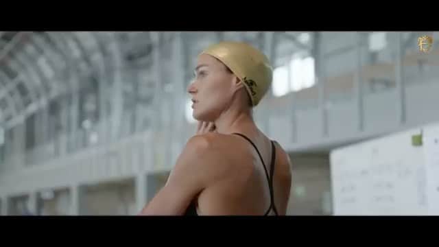 ズザンナ・ヤカボスのインスタグラム：「olyan ritkán tudom megmutatni, hogy mivel telnek a napjaim☺️ az edzésről valahogy mindig elmarad a dokumentáció, hiszen épp edzek.. 👹 @zsoltkrutzler @premiumzrt @medsportagency  . . . . . #swim #swimming #swimmer #sport #fit #training #practice #swimmingpool #water #swimmerslife #pooldeck #pool #getfit #getfitstayfit  #swimwear #swimsuit #workout #workoutmotivation #workoutroutine #getitdone」