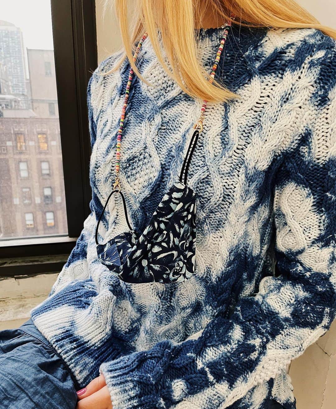 ニコールミラーのインスタグラム：「Tie dye details and winter’s hottest accessory: #facemask chains! 🌀 #NMResort2020」