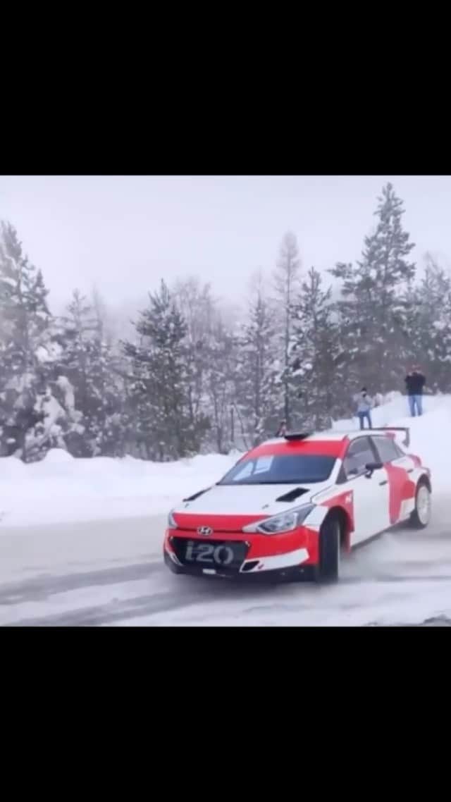 ケン・ブロックのインスタグラム：「VERY stoked to see my buddy @OliverSolberg01 get a factory seat in the Hyundai i20 R5 to race in the WRC (in the Rally2 class)! He’s come a long way since I met him when he was 9 years old, at his Dad’s (Petter) shop in Sweden. And that Hyundai looks quite good sliding around in the snow… I would like to give that race car a try in those conditions too!!」