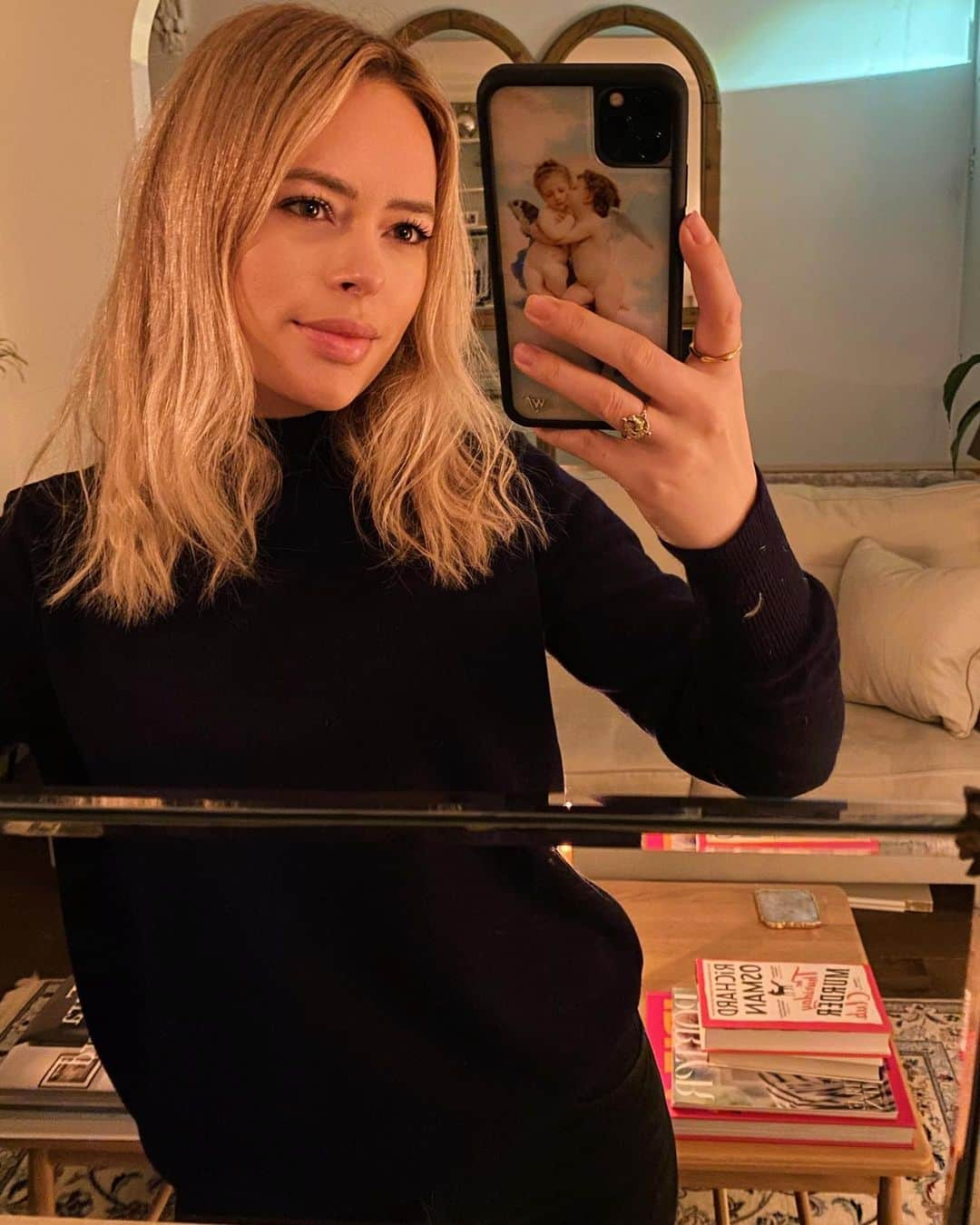 タニヤ・バーさんのインスタグラム写真 - (タニヤ・バーInstagram)「home looking cosy this eve ✨ (gifts tagged)」1月14日 3時09分 - tanyaburr