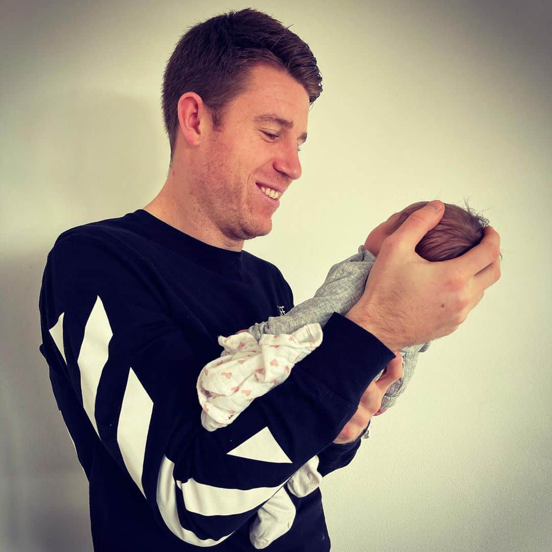ドミニク・ハインツのインスタグラム：「Wenn die kleinsten Dinge den größten Platz in unserem Herzen einnehmen🤍Lilly🙏」
