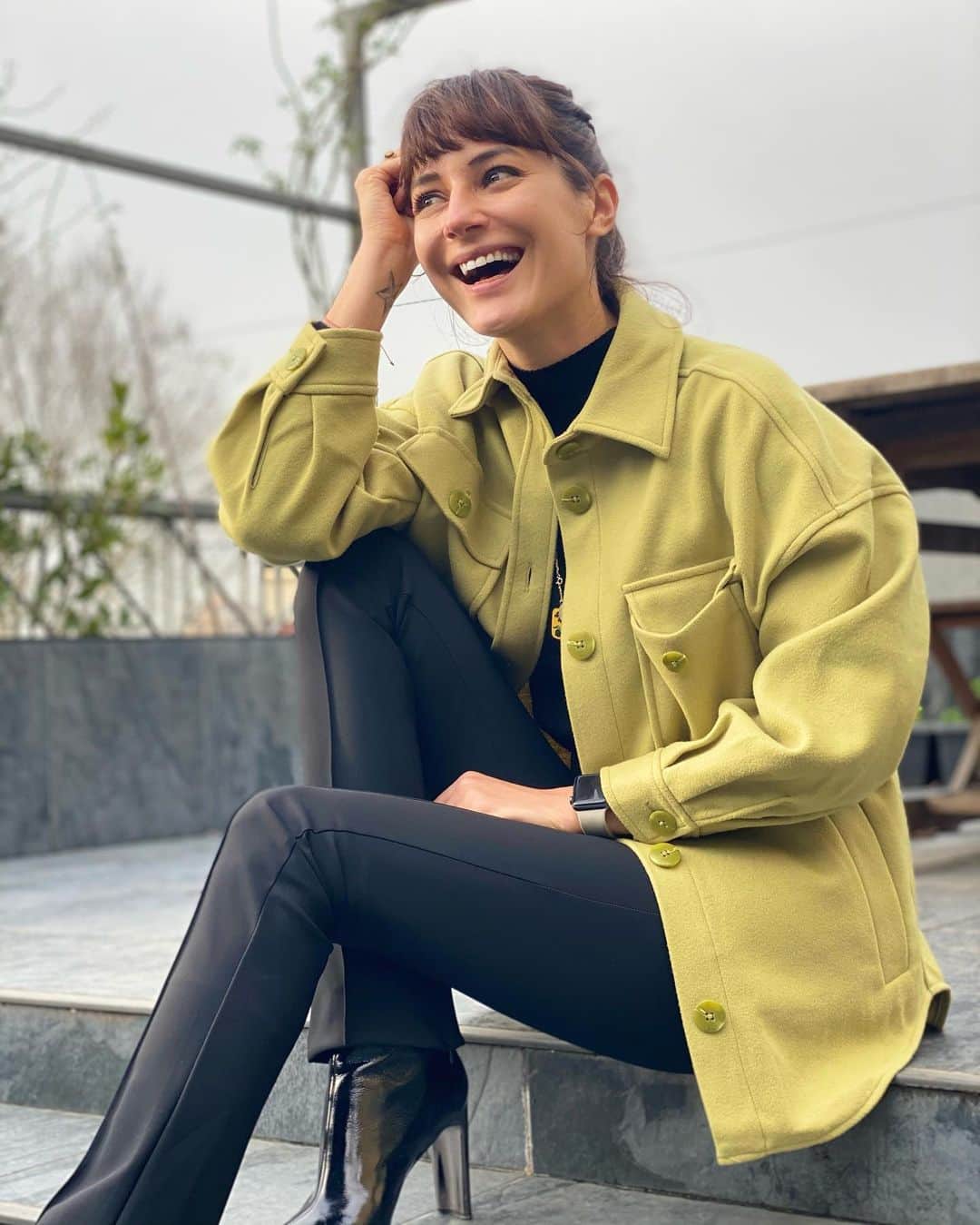 Sedef Avciのインスタグラム：「Gülelim gülebildigimiz kadar.💎」