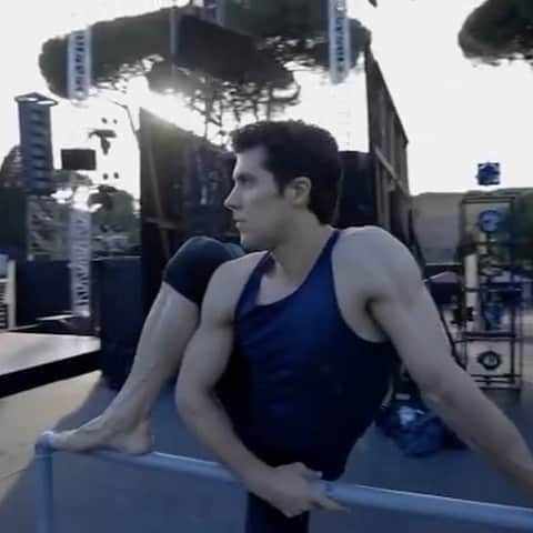ロベルト・ボッレのインスタグラム：「Posted @withregram • @dancersdiary Ohhh I miss it soooo much .... #theaterlife @robertobolle #robertobolleandfriends」