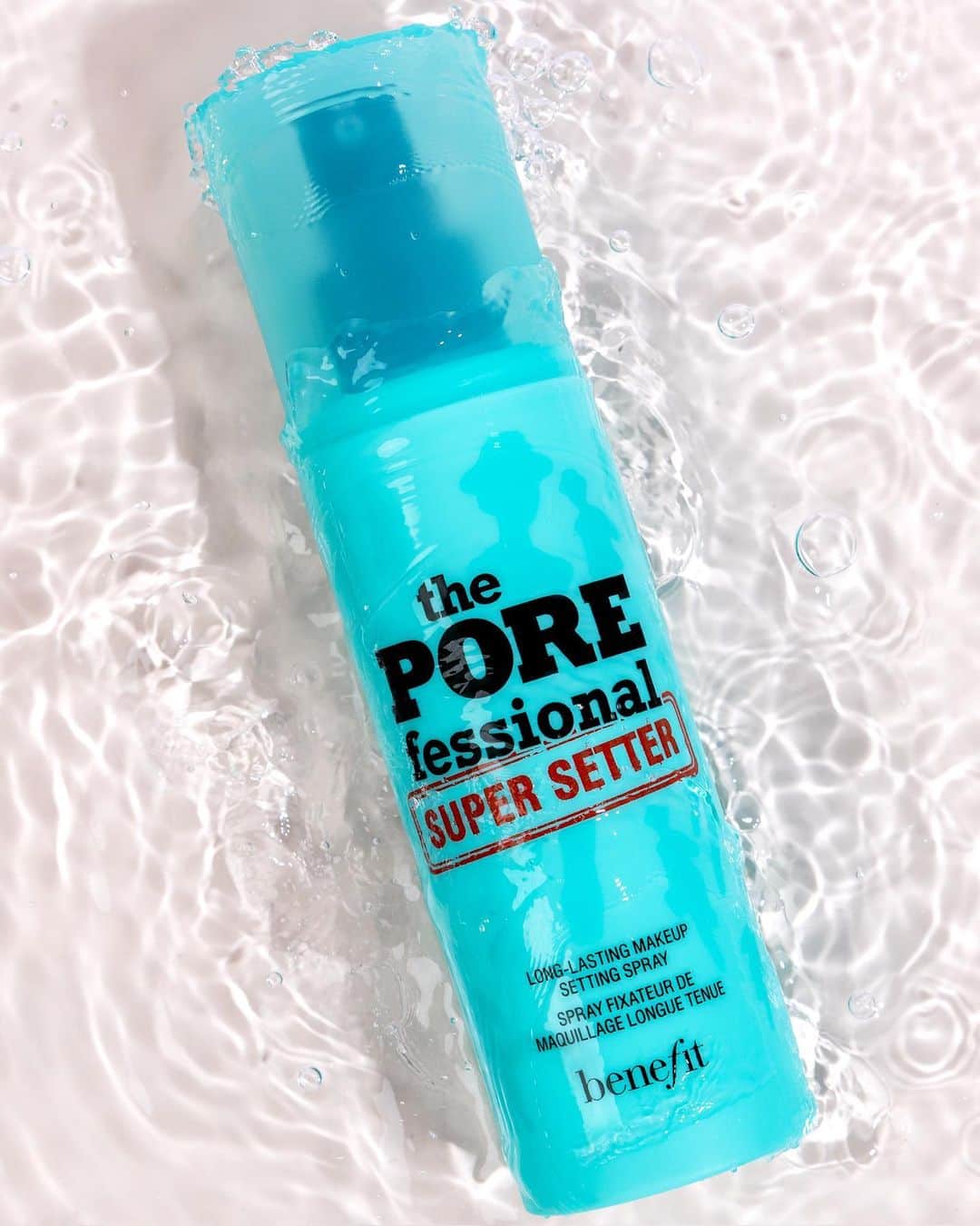 Benefit Cosmeticsさんのインスタグラム写真 - (Benefit CosmeticsInstagram)「NEW #POREfessional Super Setter: a multi-tasking mist that’s a MUST in your routine 💧 The water-based, alcohol-free formula envelops skin in a cloud-like mist of moisture & pore-blurring goodness! #benefit 📸: @gabrielle.shoots」1月14日 3時36分 - benefitcosmetics