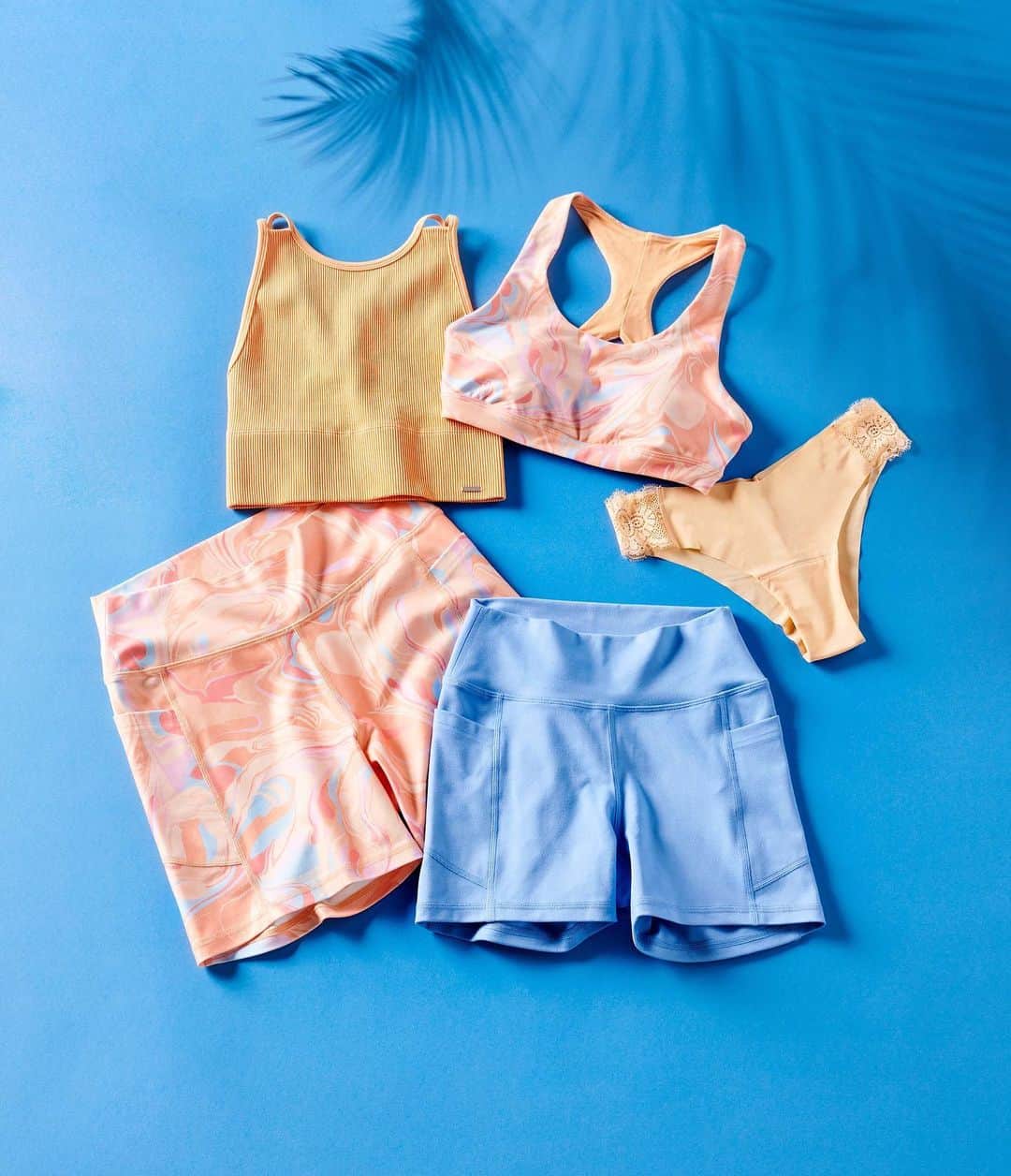 Hollister Co.さんのインスタグラム写真 - (Hollister Co.Instagram)「What's the mood today: work out or chill out? #GillyHicks Go was made for both.」1月14日 3時38分 - hollister