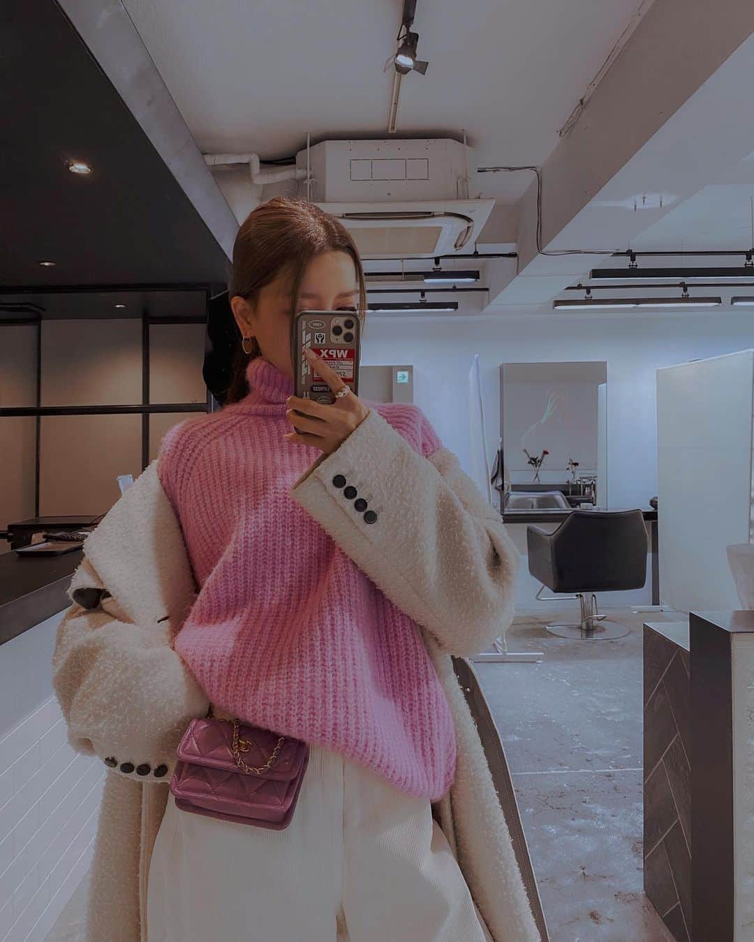 のインスタグラム：「gn☪ ‎  #style #lookbook #wiwt #whatiwor #whatiworetoday #ootdshare #outfit #clothes #wiw #mylook #fashionista #todayimwearing #instastyle #instafashion #outfitpost #fashionpost #todaysoutfit #fashiondiaries #kannacode  #fashion #outfitoftheday #pink #ファッション好きな人と繋がりたい #コーデ #冬服 #ピンクコーデ #カジュアル」