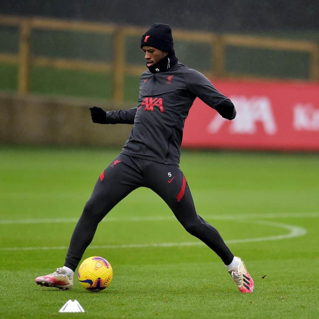 ジョルジニオ・ワイナルドゥムさんのインスタグラム写真 - (ジョルジニオ・ワイナルドゥムInstagram)「Another good day of training, getting ready for our next match 👊🏾🔴」1月14日 3時48分 - gwijnaldum