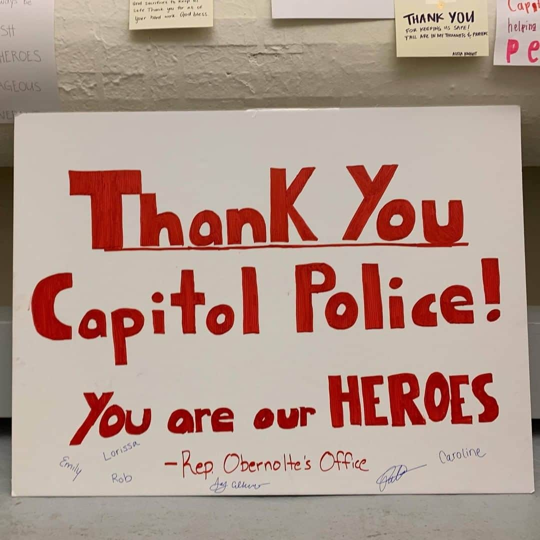 CNNさんのインスタグラム写真 - (CNNInstagram)「Messages supporting US Capitol Police officers are being posted in a tunnel between the Capitol and House office buildings after Wednesday's Capitol attack. “Thank you for your bravery, courage and service,” said one sign. “You are our heroes,” said another.   (📸: Caroline Brehman/CQ-Roll Call/Getty Images, Ali Zaslav/CNN)」1月14日 4時00分 - cnn