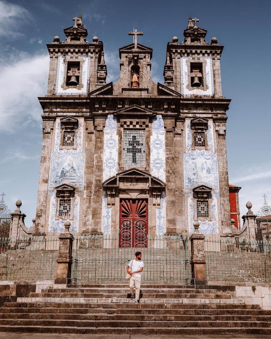 Travel + Leisureさんのインスタグラム写真 - (Travel + LeisureInstagram)「Portugal’s second city is hot on Lisbon’s heels. Porto’s many charms, including live fado music, port tasting rooms, and Art Deco architecture, make it easy to see why T+L readers voted it as one of the best cities in Europe in the 2020 World's Best Awards. Check out what other cities made the list at the link in bio. #tlpicks courtesy of @alivelikethewind」1月14日 4時05分 - travelandleisure