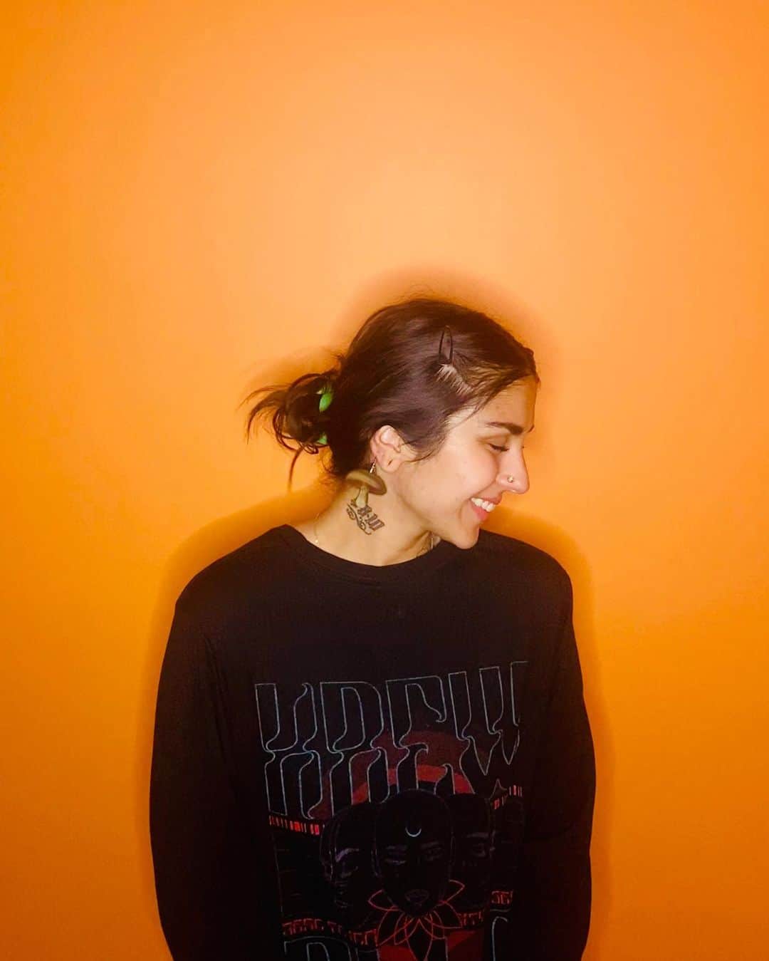 クルーウェラのインスタグラム：「I’m wearing our merch backwards in the 1st pic cuz I needed everyone to see how dope the design is 🥴 if u picked up any of the new pieces tag us in your pics so we can see. still a few sizes left at the link in bio‼️✨」