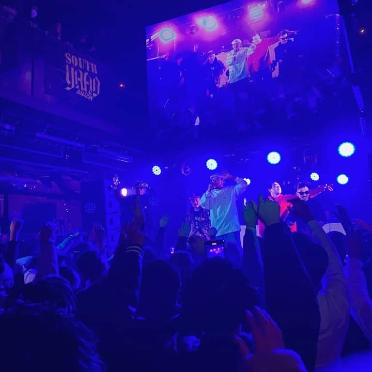 RYO the SKYWALKERのインスタグラム：「SOUTH YAAD 大忘年会あざした！🔥  PETER MAN @man.peter.5 と一緒に出て（写真求む）、そのあと韻踏 @infumiaikumiai との曲で登場しました。  これにて2020年うたい納め！🎌みなさん今年もお疲れ様でした。#southyaadmuzik #大阪 #joule」