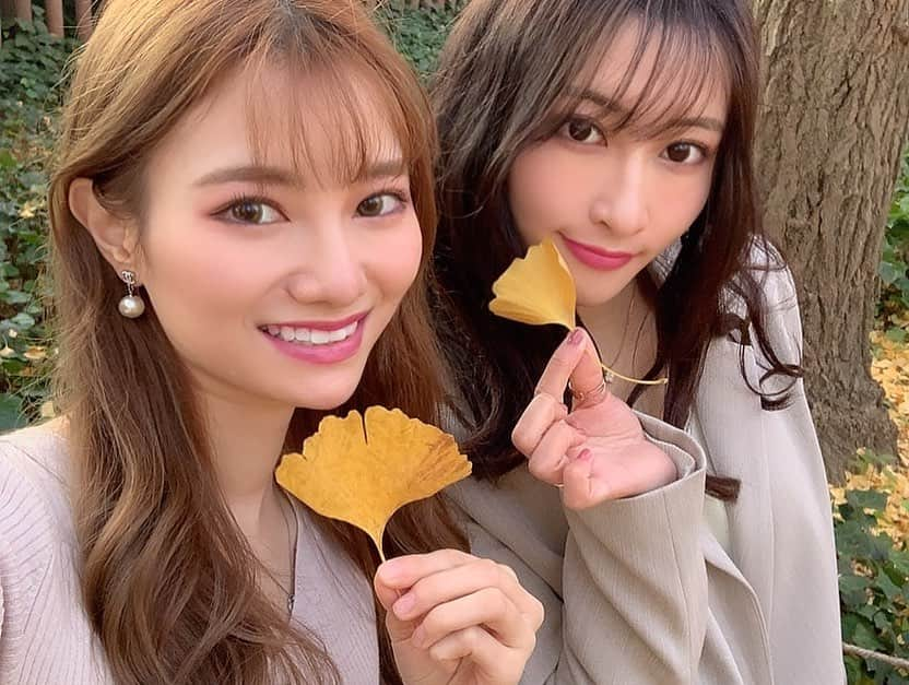 金子実加さんのインスタグラム写真 - (金子実加Instagram)「今年はどうもありがとうございました🥰 素敵な人達のお陰で、2020年を生きて謳歌出来ました❤️ 喜怒哀楽たくさん、辛い時もあった。 2020年は激動で、得たもの失ったもの、たくさん。 本当に、濃い1年でした。 一緒に時を重ねる事が当たり前じゃなく、尊い事なんだと、痛感した。痛いほど。 縁が遠くなった人も、 側に居てくれた人も、 みんなそれぞれの幸せと、 それぞれの楽しさを見つけて生きていって欲しいな🥺 人生は悲しい事も辛い事も切ない事もやりきれない事もたくさんある、だからこそ幸せな事楽しい事を感じれる。 当たり前だから気づけない幸せも、失ったら知る。 止まない雨がないように、 永遠に苦しみが続く事は絶対にないんだから。 安心して、今日という一日がどんな日でも、諦める事だけはしないで、必ず答えは何かしらみつかるんだから、生きる事を、急がないで。 辛くなったら、いつでも連絡して。楽しい事や嬉しい報告もして。笑 私はいつでも、ここにいて、あなたを待ってる。 色々な時間を、みんなで一緒に過ごそう💕 毎日1日神様に100€もらえるとして、 余ったら返さなきゃいけない。 みんなはその100€何に使う？ 自分や家族や友達や困ってる人に使ったりして、余らないように考えるでしょ？ その100€は時間だよ。 平等にもらった時間をどう使うか🥺 有効に使ってね❤️ この事を少し道に迷ったら参考にしてみて！ 寝る事も素晴らしい事だと、伝えておこう。笑 長くなりましたが、お付き合い頂きありがとうございました。 心からの感謝と御礼を申し上げます。🎉 皆様が幸せでありますように。 良いお年をお過ごしください。 みんな、愛してるよ〜❤️ 金子実加　MIKA」12月30日 21時15分 - kanekomika0127