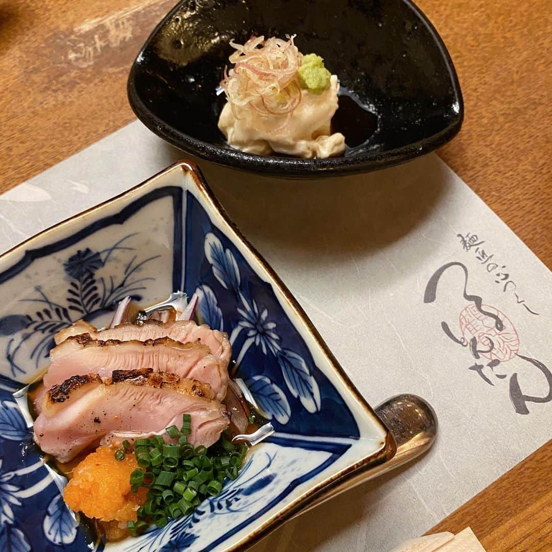 karen okajimaさんのインスタグラム写真 - (karen okajimaInstagram)「ㅤㅤㅤ   1/6からつるとんたんで開始の 豆乳鍋の試食会へ🍲 本町楼で頂きました🎵  お鍋だけじゃなくてサラダや オードブルなどもついてて豪華‼️  しかも鍋の味も変わるから飽きないの🥺💕 豆乳鍋→ごま豆乳鍋→カレーごま豆乳鍋 どの味も美味しくて変化する度楽しくてワクワク🥰  お値段はコースのみが3300円で 飲み放題付きが4800円です❤️  北新地店、北新地琴しょう楼店、本町楼店のみで 1/6から始まるよ😘ぜひ行ってみてねん❤️ このボリュームで3300円はびびる‼️ おいしすぎたからまた食べたい〜！！！ 新年会に皆様どうですかー？🤤💕💕  #つるとんたん #豆乳鍋 #豆乳鍋コース #グルメ岡島 #岡島かれん #つるとんたん本町楼 #つるとんたんサラダ #大阪グルメ #大阪うどん #ゴマ豆乳鍋 #ゴマ豆乳カレー鍋 #カレー鍋」12月30日 21時16分 - karenokajima0318