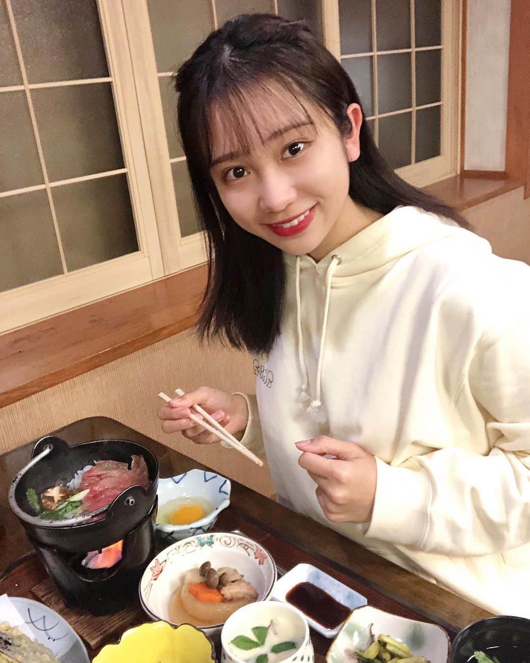 生形由佳のインスタグラム：「. 日本食が好き🇯🇵  年末年始は冷え込むみたいなので 皆さま、体調などにお気をつけてお過ごしください😌」