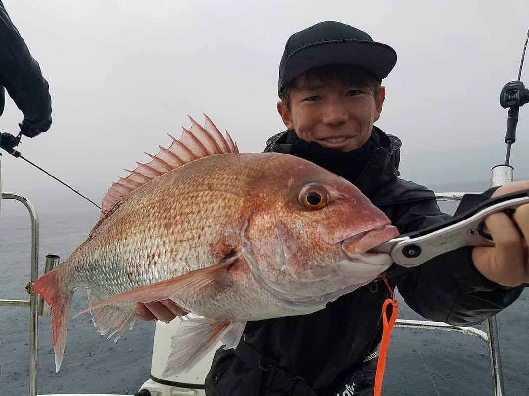 金子翔太さんのインスタグラム写真 - (金子翔太Instagram)「in 沼津 この真鯛は60cmです！ 釣りも楽しいですね！ @tailwalk_japan  @nakachaaan2  #釣り#fish #fishing #テイルウォーク#tailwalk」12月30日 19時51分 - kanekoshota30