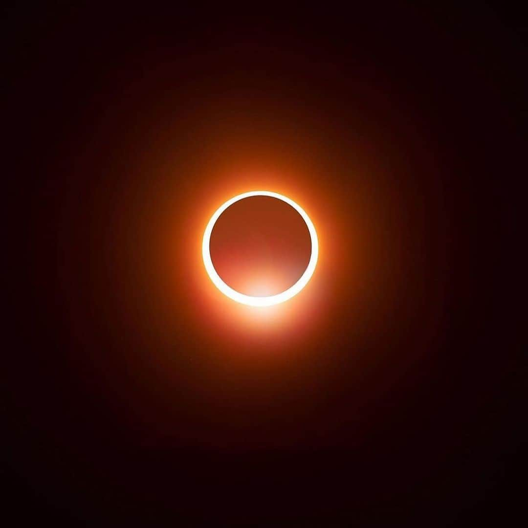 Canon Photographyさんのインスタグラム写真 - (Canon PhotographyInstagram)「A selection of stunning sunsets.  Photography // @my_soulwax Curated by @steffeneisenacher  #sunsetphotography #sunset #sunsetlover #solareclipse #sunrise」12月30日 19時54分 - cpcollectives