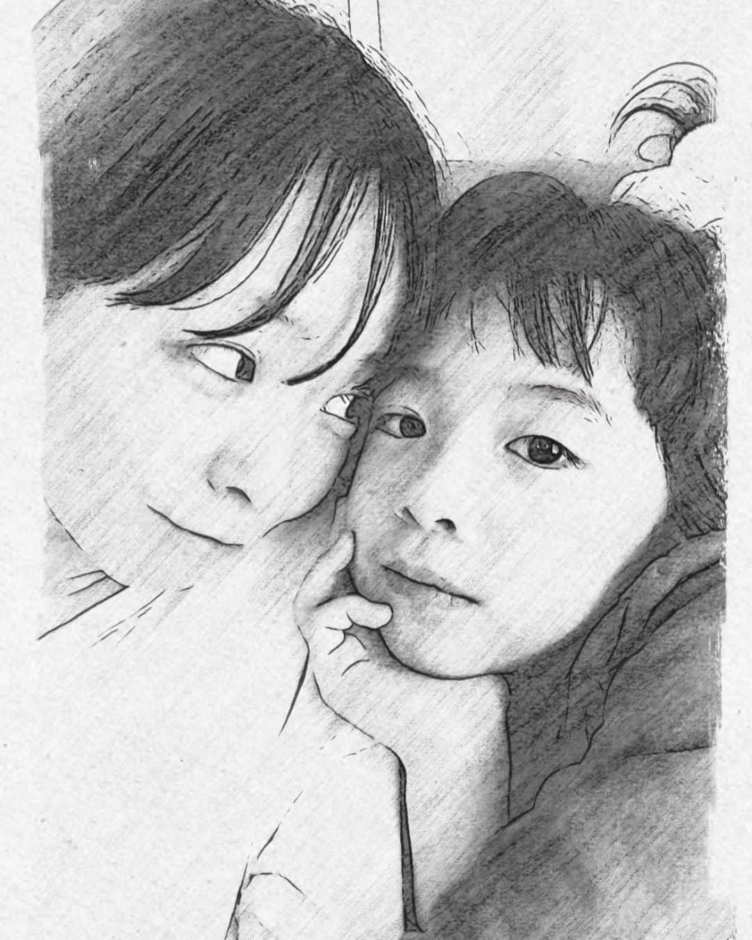 EMIのインスタグラム：「⭐︎ パパお仕事納めお疲れ様♡ 年末年始は家族でゆっくりお家時間☺️ 皆さんはお家で何するのかな〜❓」