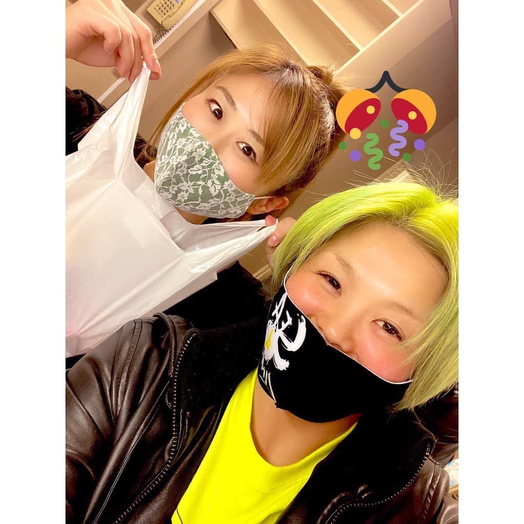 高橋奈苗さんのインスタグラム写真 高橋奈苗instagram 全日本女子プロレスの同期のモモラッチ Momoracci が復帰戦来てくれたよ バックステージで会った時は試合後だからしんどくて凄い顔だよ笑 さて このあと Youtubeプレミア配信だよー 本日 11
