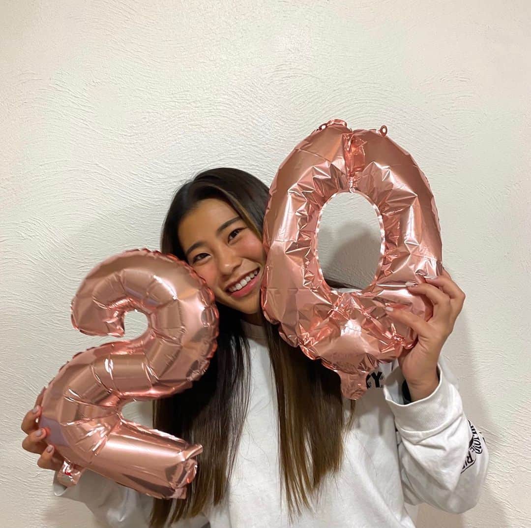 渡辺愛のインスタグラム：「💛I just turned 20💛 今日で20歳になりました。 生まれてから今まで大切に育ててくれた両親、支えてくれた家族、大好きな友達に感謝の気持ちを忘れずにもっと成長していきます。 たくさんのお祝いメッセージありがとうございました🕊♥️」