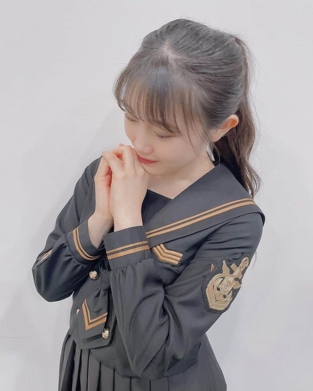 小野田紗栞のインスタグラム：「🐥 伏せ目しがち😂  ハロコンありがとうございました！  #tsubaki_factory #つばきファクトリー#小野田紗栞#さおりん#伏せ目#制服#コスプレ#2020年#ハロコン#バラード#アイドル#idol#follow#followｍe」