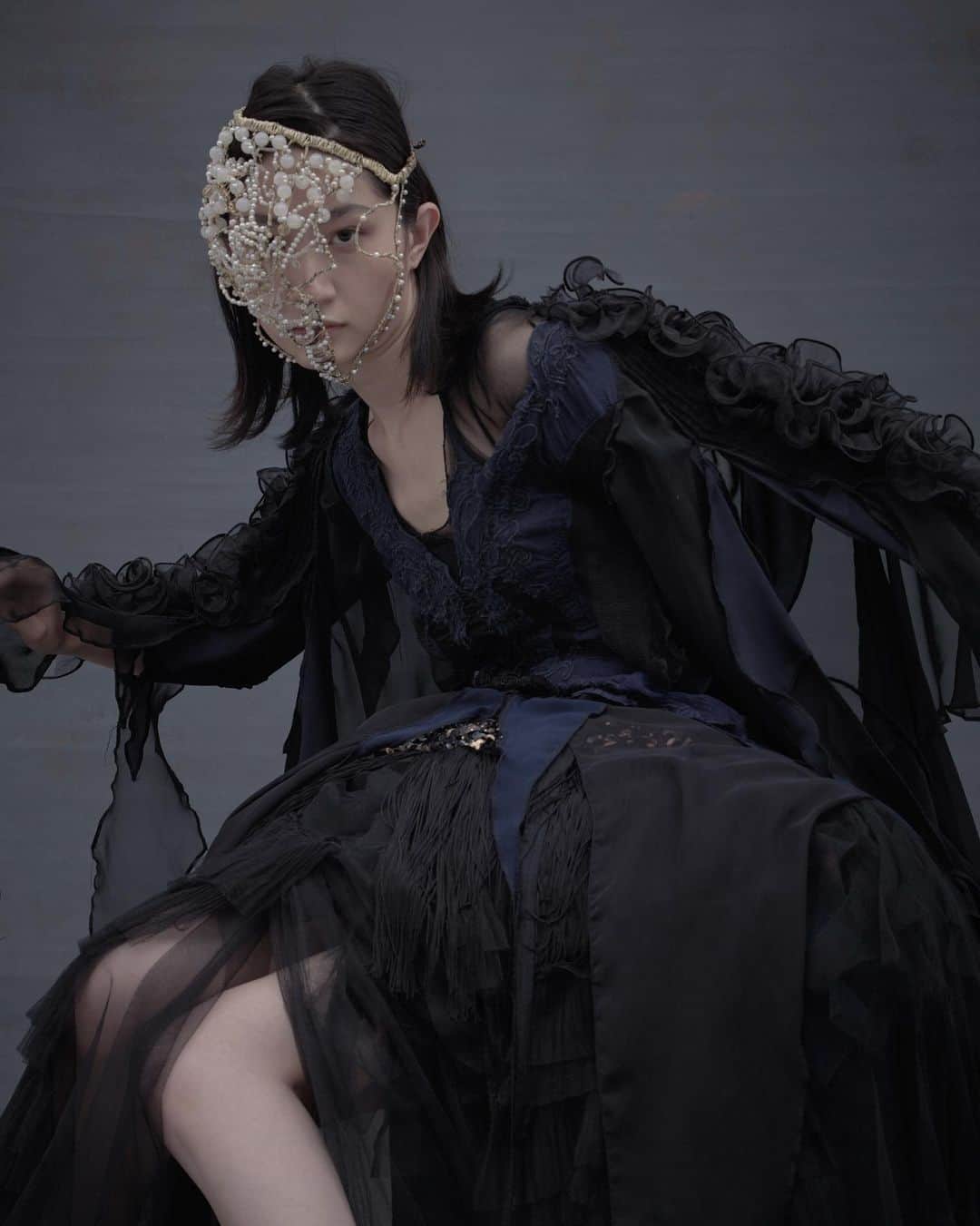 ARAKI SHIROさんのインスタグラム写真 - (ARAKI SHIROInstagram)「freezing night. . . . ph @yamadakei  md @mkm_mentai93  h&m @yanase.alicia.miki  costume&headpiece by me . . . #ARAKISHIRO#FUKUOKA#costume#costumedesign#costumedesigner#コスチューム#コスチュームデザイン#衣装#衣装デザイン#アラキシロウ」12月30日 20時11分 - arakishiro