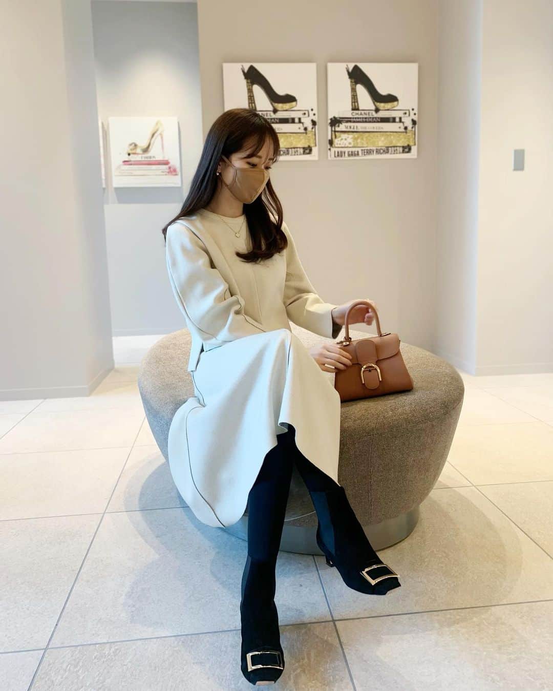 ハンナミのインスタグラム：「🤍✨  남은 연말도 건강하게 잘보내세여 :-)」