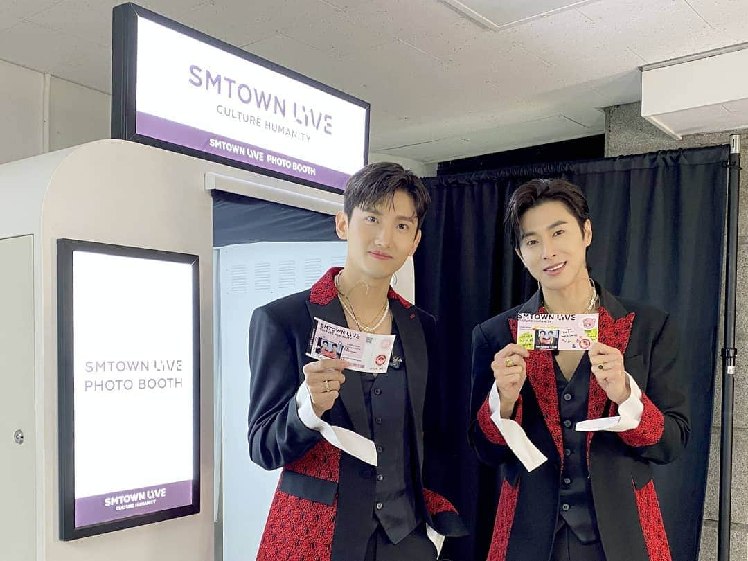 東方神起さんのインスタグラム写真 - (東方神起Instagram)「🎟 #TVXQ!’s SMTOWN LIVE TICKET TICKETS   ➫ 01.01.21 1PM KST ➫ 31.12.20 8PM PST ➫ 31.12.20 11PM EST  During this difficult time of COVID-19, enjoy the SMTOWN LIVE “Culture Humanity”concert, that will encourage and cheer you up, for free all around the world.  코로나 19로 힘든 시기, 서로를 격려하고 위로하는 SMTOWN LIVE “Culture Humanity” 전 세계에서 무료로 즐겨요.  #SMTOWN_LIVE_Culture_Humanity #U_KNOW #MAX_CHANGMIN  #SMTOWN_LIVE #SMTOWN」12月30日 20時25分 - tvxq.official