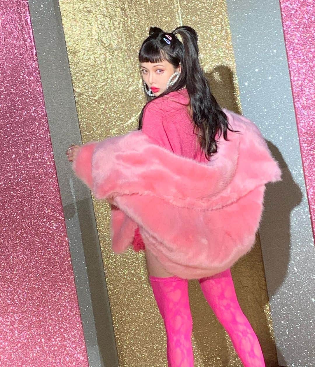 ヒョナ さんのインスタグラム写真 - (ヒョナ Instagram)「자켓촬영💕✨🤪」12月30日 20時19分 - hyunah_aa