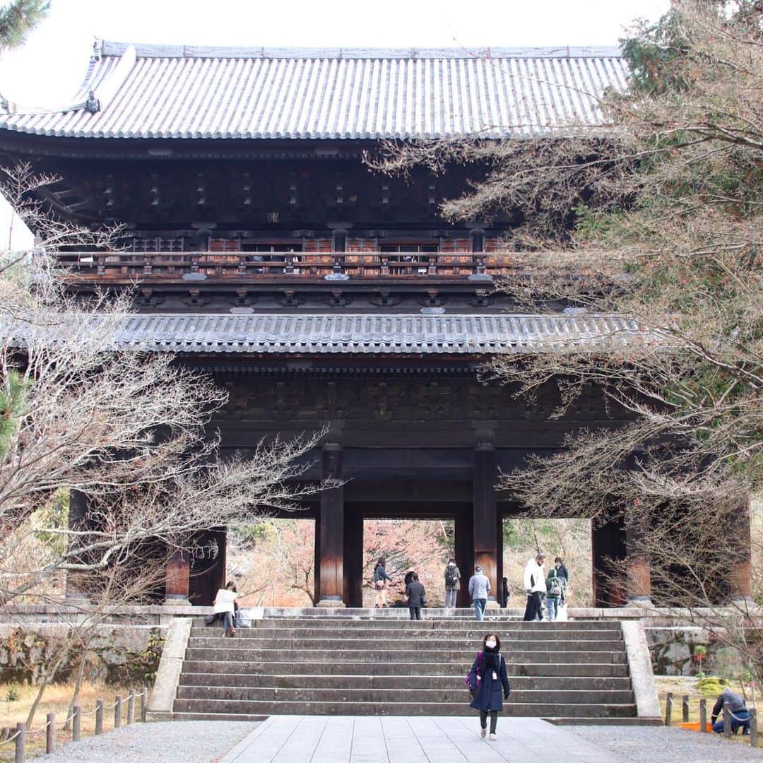 Atsukoさんのインスタグラム写真 - (AtsukoInstagram)「弾丸京都ツアー 2020年 4年ぶりの京都。 前回回ったとこプラス色々。 今回は 八坂神社 ↓↓↓ 伏見稲荷 ↓↓↓ 清水寺 ↓↓↓ 南禅寺 て感じでした。 残念ながら紅葉はほぼおわっちゃってたけどね。 前回は9月でめちゃくちゃ暑かったけど、今回は寒かった💦 雪降るかと思ったけど降らなくてラッキー✨ 春の京都もまたたんのうしてみたいな❤」12月30日 20時19分 - sakuracafe001