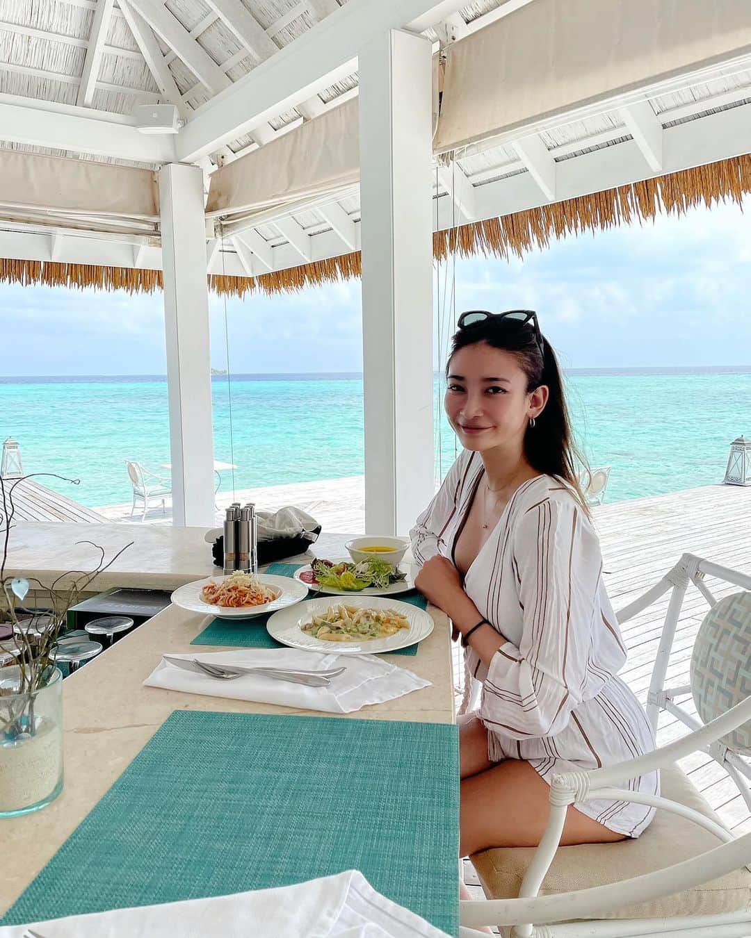 里海のインスタグラム：「Pcrは、ネガティブ判断で👍🏻だけど、気持ちはポジティブでいたいですねw 🤭 綺麗な世界が好きです😊 もうすぐ2020も終わってしまいます⭐️ やり残したことは、ないですか？❤️ 来年も楽しみですね❤️」