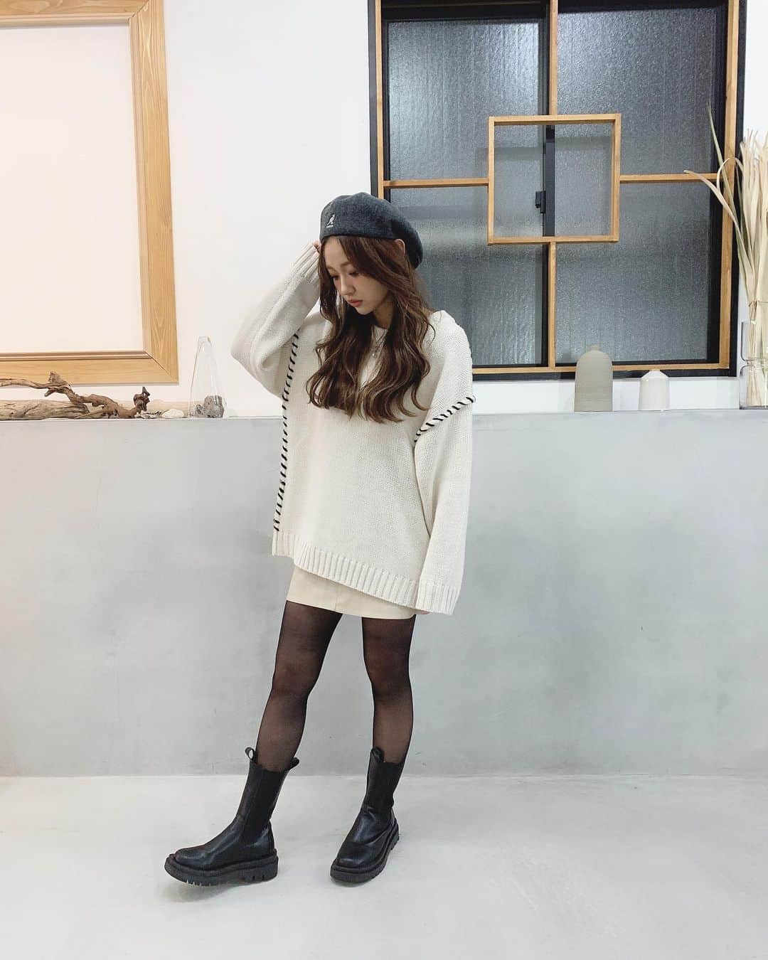いっちゃん/嶋津 いつみのインスタグラム：「. . 最近GETした カンゴールのハンチングがかわいい♡ . . . . ちなみにこのハンチングの ブルーをBTSのテテがDynamiteのpvでかぶってたね🐯💚 . . . 推しの誕生日やし シーグリも届いたし レコ大に出るし テンション上がっております❤️ . . . . . ストーリーがウザめやと思うけど 許してね←w . . . . . あ。コーデは 👕 @grl_official  👖 @dwstyle_store  👢 @dwstyle_store  . . . .  #関西  #関西サロモ  #サロンモデル #サロモ #いっちゃん  #フリーモデル #関西モデル  #あざといっちゃん #かわいっちゃん #いっちゃんコーデ  #ブライダルモデル #アレンジモデル #ヘアカラー  #ヘアアレンジ #くしゃ顔  #ヨシンモリ #치맥  #좋아요환영 #소통환영 #팔로우환영 #팔로미 #인친환영 #친구해요 #셀카 #셀피」