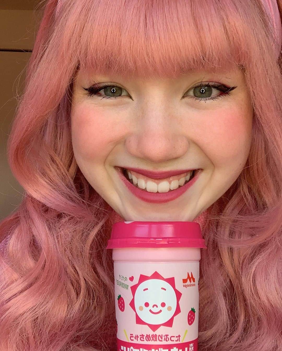 OJasさんのインスタグラム写真 - (OJasInstagram)「めっちゃ美味しかった！！the イチゴミルクって感じ！お兄ちゃんが買って帰ってきてくれてんけどほんまに美味しかった！#イチゴミルク #イチゴ牛乳プリン #strawberrymilk #strawberry #pink #pinkhair #pinkgirl #picture #japanesefood #japanesegirl #japanese #japan #japanesegirl #half #halfjapanese #foryoupage #teengirl #teeneger #おすすめ #インスタ女子 #めっちゃ美味しい」12月30日 20時31分 - ojas514