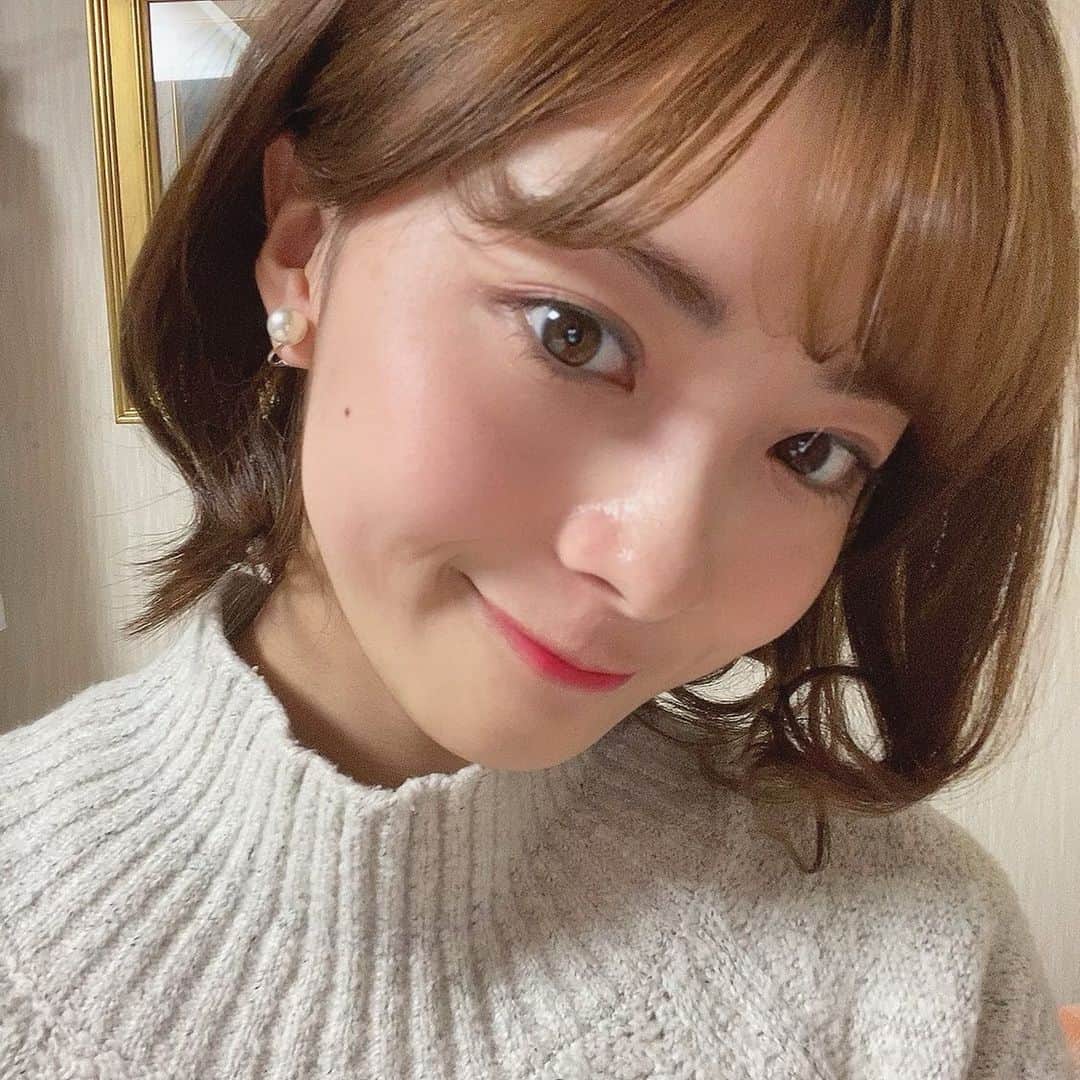 中塚美緒のインスタグラム：「@unelimit_official  さんで  今年日本初上陸した炭酸ガスパックを🤍  肌のターンオーバーが早まってトーンアップしたし、くすみも洗顔じゃ取りきれない毛穴汚れもごっそりなくなってめちゃくちゃ感動してる。（毛穴は永遠の悩みだった）  自信持ってファンデ無し生活送れるのでおすすめ〜🥰」