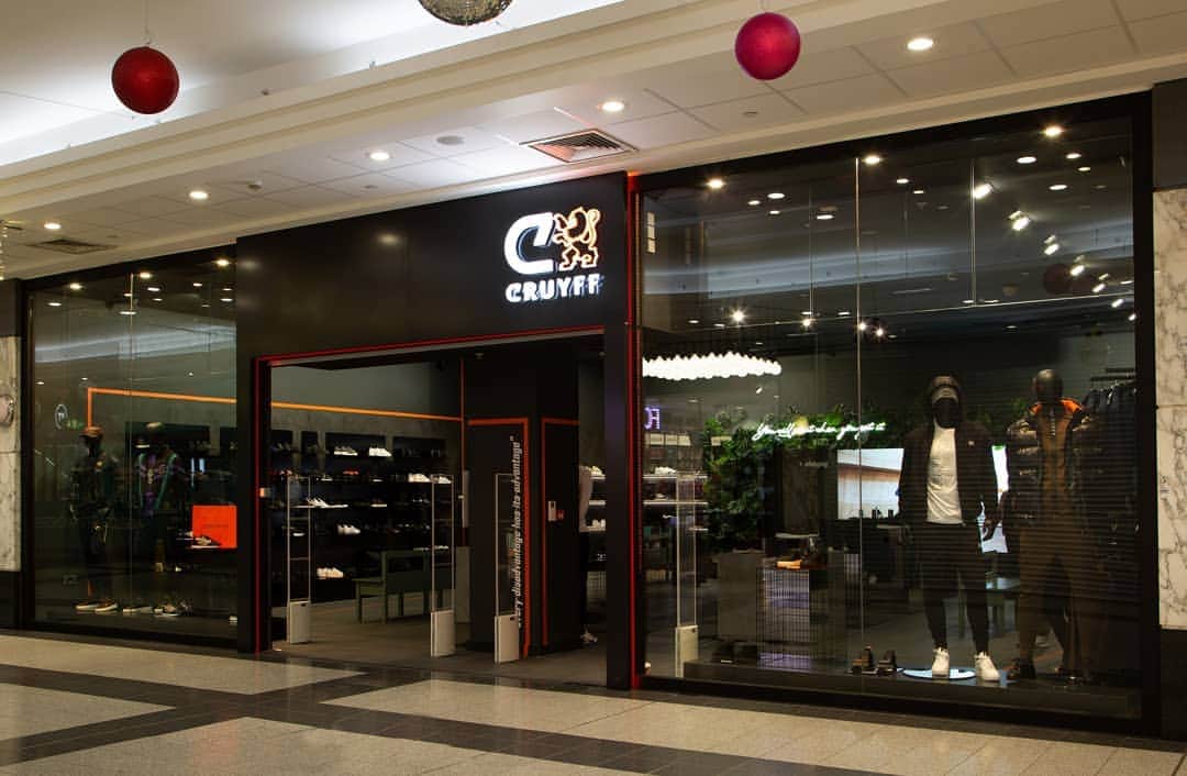 ヨハン・クライフのインスタグラム：「Very exciting news from @cruyff who opened their new Flagship Store in Manchester! 🇬🇧 #CruyffLegacy」