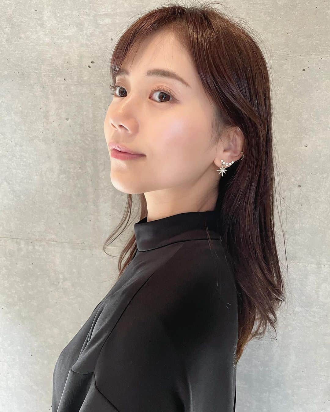 今井美桜さんのインスタグラム写真 - (今井美桜Instagram)「＊ 新しいワンピースとピアス👗💍  ピアスは華奢なのに存在感あって◎ 最近のお気に入り❤︎  #taocollection #holidaycollection #xmasgift #ピアス #ワンピース #イヤカフ #ファッション #くすみカラー #ピンクリップ #ノーマルカメラ #艶肌 #艶肌メイク #私服 #アクセサリー #イヤリング」12月30日 20時37分 - mio_ima49