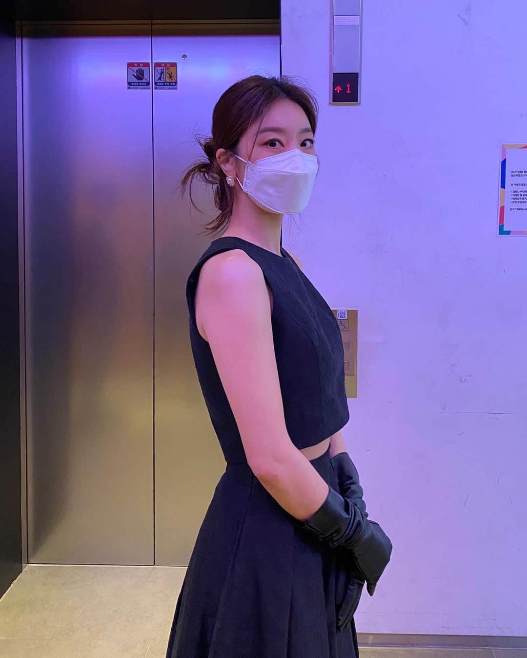ソジン のインスタグラム：「두근두근. 잠시후 9시 MBC 연기대상. 신인상 후보에 올랐어요🌷 잘 다녀올게요👏🏼」