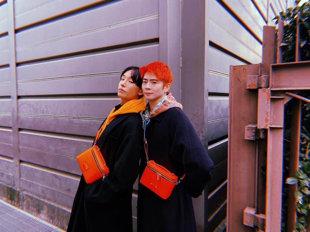 のインスタグラム：「Dare yourselves into the whole new year 🧡  #TaikiNoah#ChristianLouboutin」