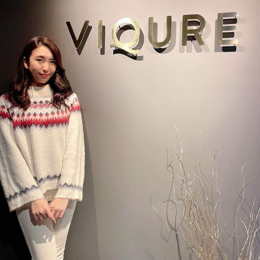 mimiさんのインスタグラム写真 - (mimiInstagram)「医療機関提携のハイフ専門店 VIQURE @viqure.hifu  にいってきたよ💓  ここのハイフは お肌の深い層と浅い層にダブル打ちしてくれるの❣️ ハイフ後はしっかりパックもしてくれるよ☺️ 年末年始は1番太る時期で 最近顔がまんまるになったなーって思ってたんだけど ハイフのおかげで顔がスッキリした🥺 特に顎下ーーー🙌 顎下のお肉って自分じゃなかなか落とせないから ハイフがおすすめ🥺❣️  mimiのインスタ見た&0026（番号伝えてね） で千円引きで受けれるよ🥰 ・ #VIQURE #viqure麻布  #ハイフ #ハイフエステ  #ハイフ専門店 #医療機関提携サロン #顔痩せ #二重顎解消 #麻布エステ #東京エステ #mimi美容 #美容マニア #美容好きな人と繋がりたい #顔スッキリ #美容day #美活 #きれいになりたい #広尾エステ #美肌 #超音波」12月30日 20時46分 - chan.mi3