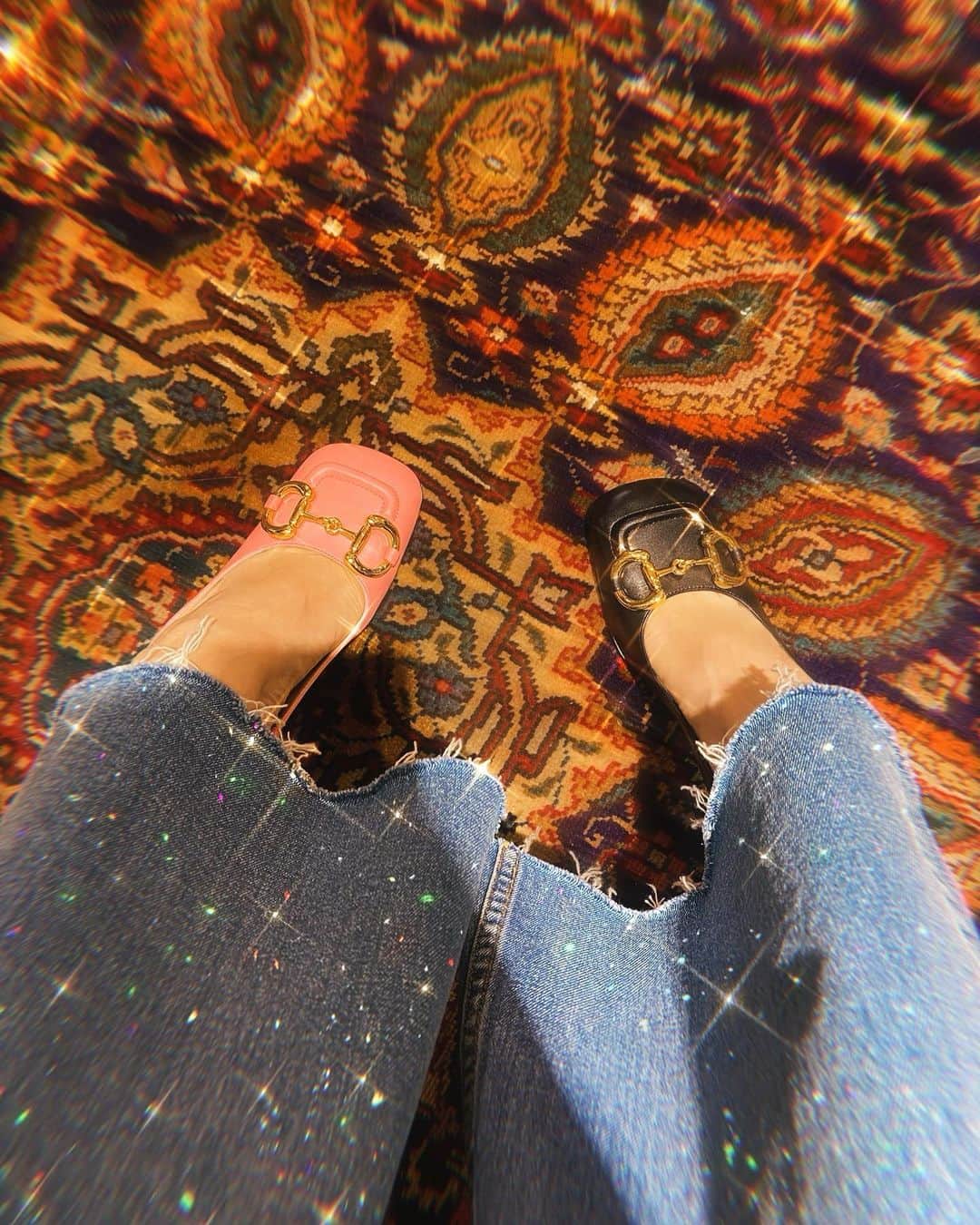 GYEON SEOのインスタグラム：「_* 💖🖤💖🖤 . . 🎄🎁 @hunz_iph  #queengsnap」