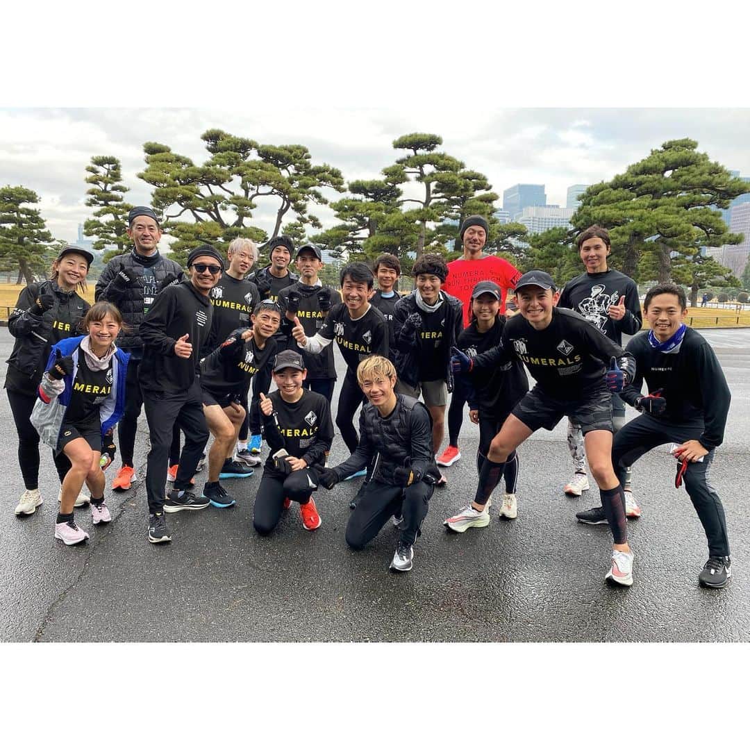 のインスタグラム：「30kmラン行ってきました。 足が美しい悲鳴をあげてます。 気持ちいいです😭 @sonarpocket_eyeron さん最高な仲間たちとのお時間をありがとうございました！！！  So a 30km run to sign off the year. Great company. Feeling fab!!   Thank you @numerals.official !!  #ランニング #30km  #teamnastyrun」